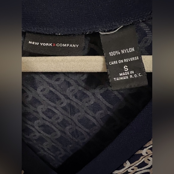 New York & Company Long Sleeve V Neck Blouse Size Small - Picture 2 of 3